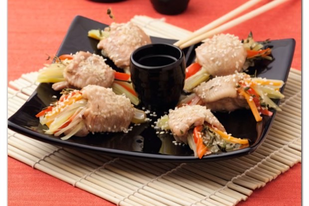 Куриные крылышки фаршированные овощами