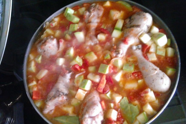 Куриные ножки с кабачками