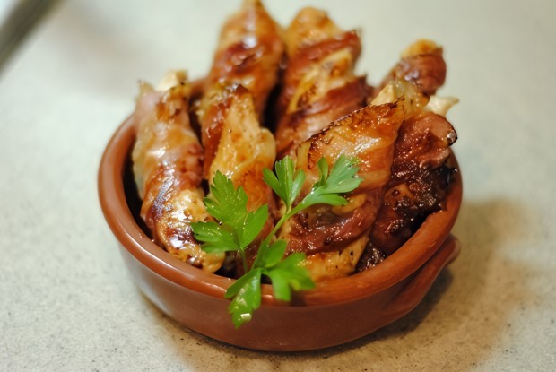 Куриные палочки в беконе