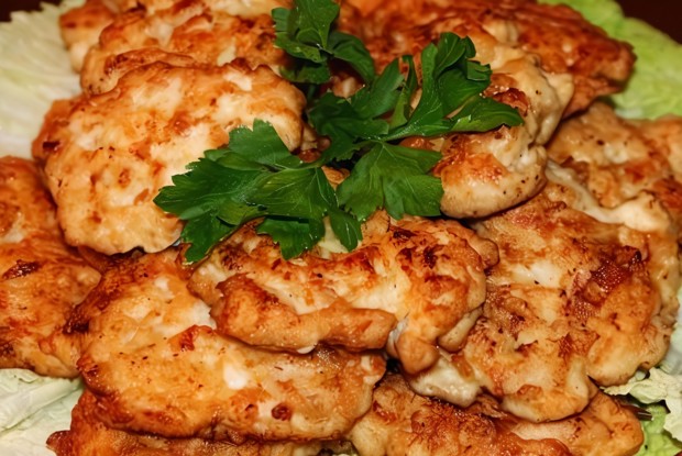 Куриные рубленые котлеты с плавленым сыром
