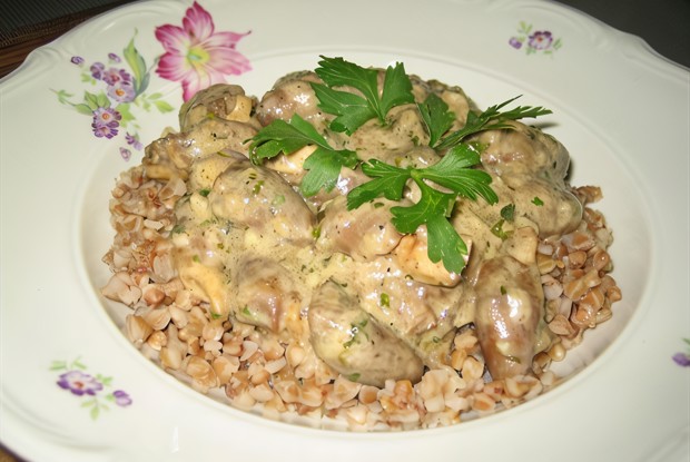 Куриные сердца в сырно-йогуртовом соусе