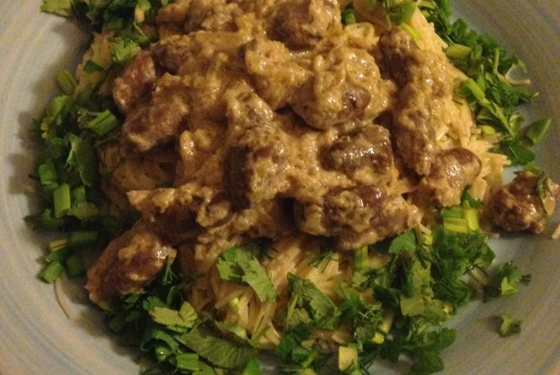 Куриные сердечки, тушеные в сливках