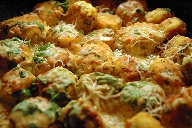 Куриные шарики в сливочном соусе с сыром