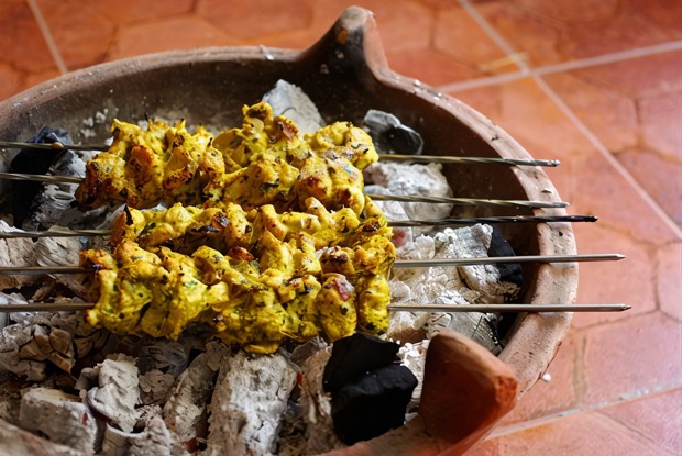 Куриные шашлыки в йогуртовом маринаде с карри