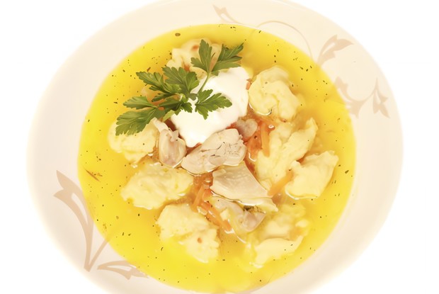 Куриный бульон с манными клецками