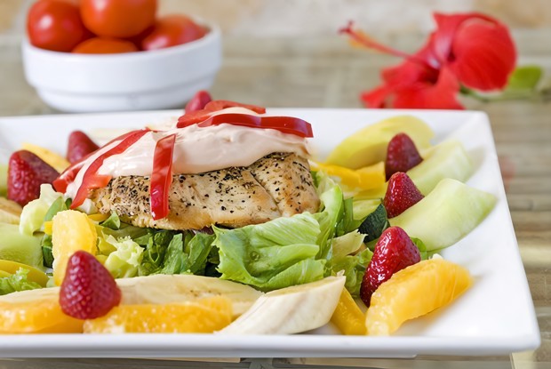 Куриный салат с яблоками и апельсинами