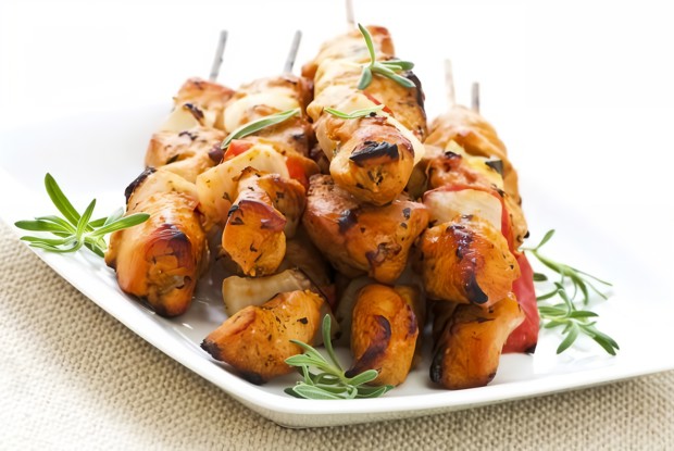 Куриный шашлык в ароматных специях и лимонном соке