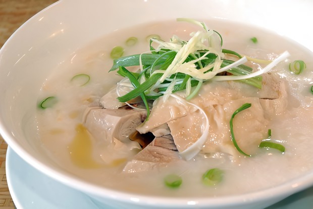 Куриный суп-пюре с горохом и чесноком