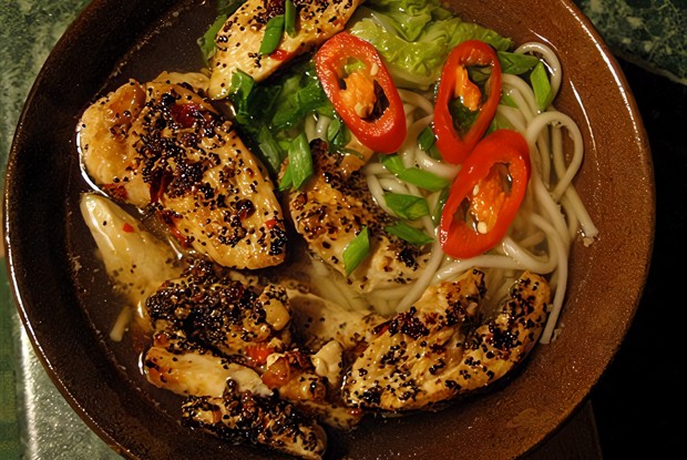 Азиатский куриный суп с лапшой