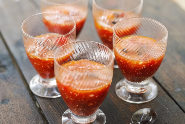 Куриный суп с томатами и кукурузными чипсами