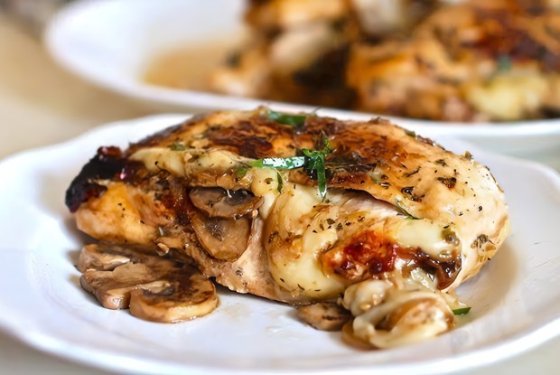 Куриное филе, фаршированное грибами и сыром