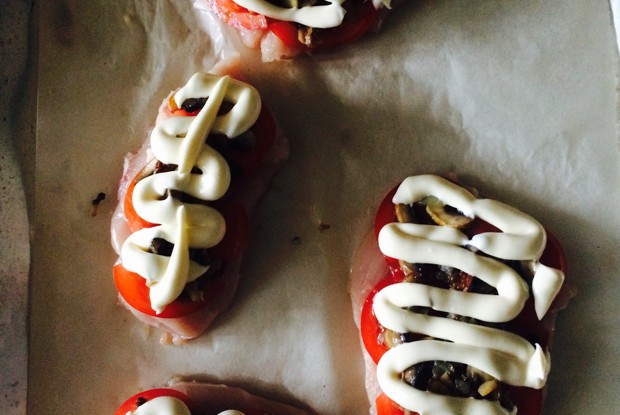 Куриное филе с грибами и помидорами