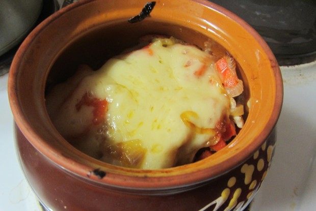 Куриное филе с грибами под картофельной шубой