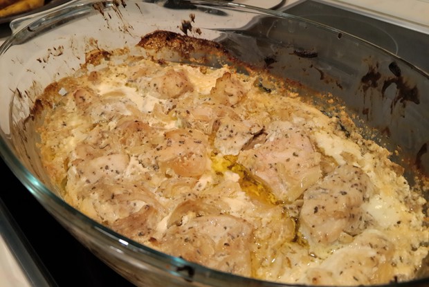 Куриное филе тушеное в сливках