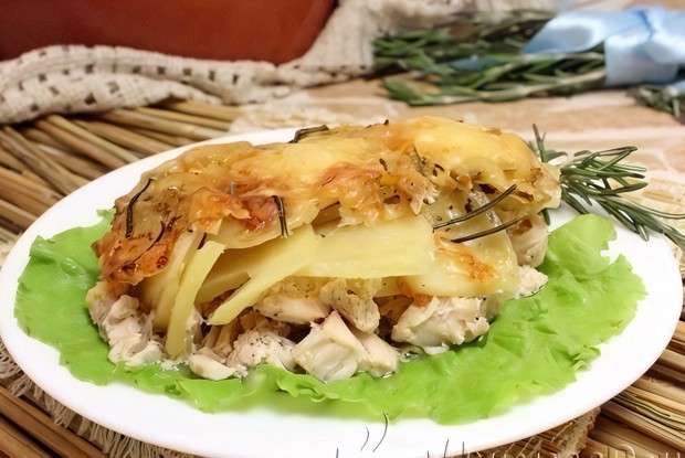 Куриное филе в духовке под картофелем
