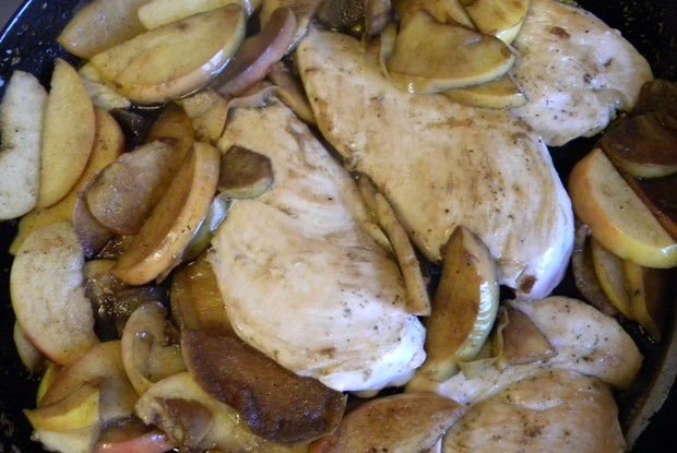 Куриное филе в яблочно-бальзамическом соусе