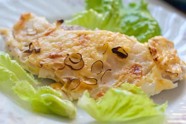 Куриное филе в сливках с персиками