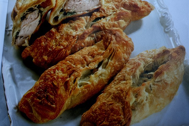 Куриное филе в слоеном тесте