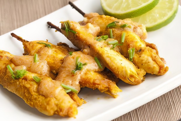 Куриное соте с соусом из чатни и арахиса