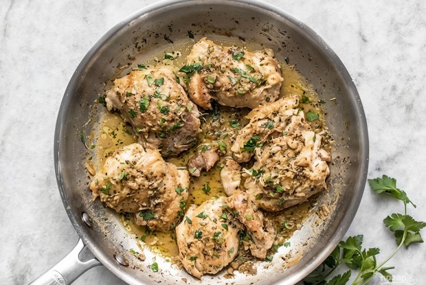 Куриные бедра на сковороде