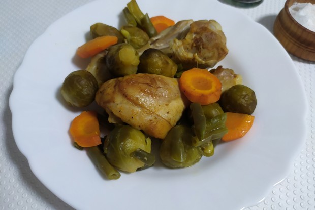 Куриные голени в рукаве с овощами