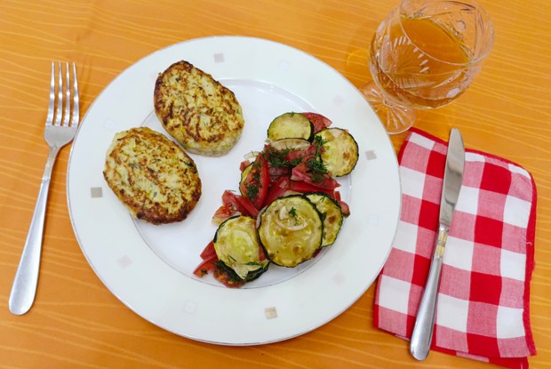 Куриные котлеты с кабачком и укропом