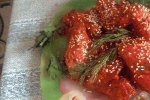 Куриные крылья в свекольном маринаде