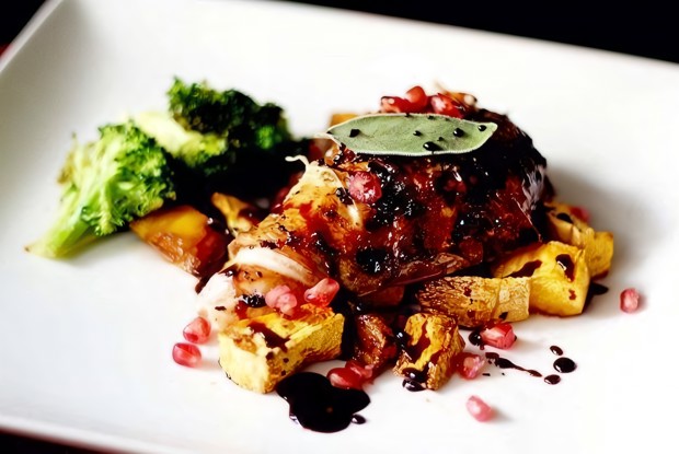 Куриные ножки с гранатом в рукаве