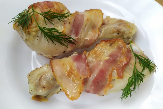 Куриные ножки, запеченные в беконе