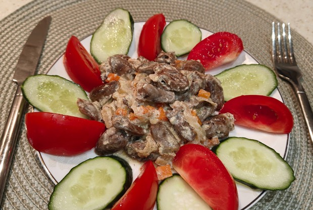 Куриные сердечки в сливках