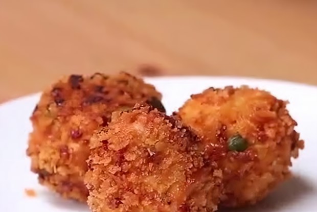 Куриные шарики с моцареллой