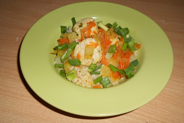 Куриные тефтели с булгуром и овощами