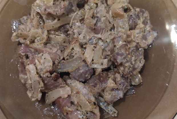 Куриные желудки в сметане