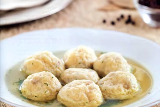 Куриный бульон с кнейдлах