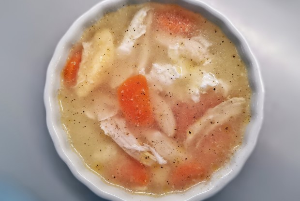 Куриный бульон с топпингом из яйца