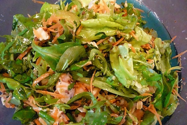 Куриный салат с горчичным соусом