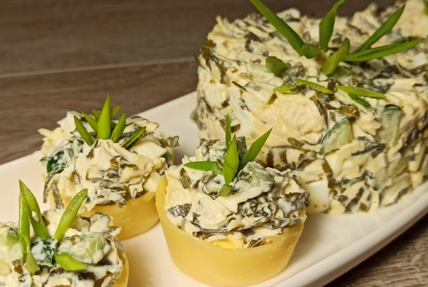 Куриный салат в сырных тарталетках