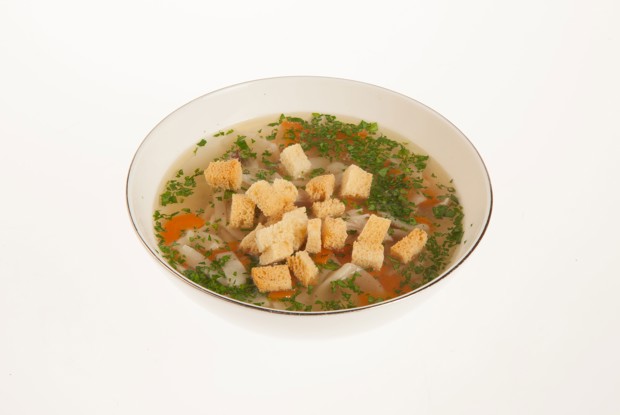 Куриный суп с домашней лапшой и сухариками