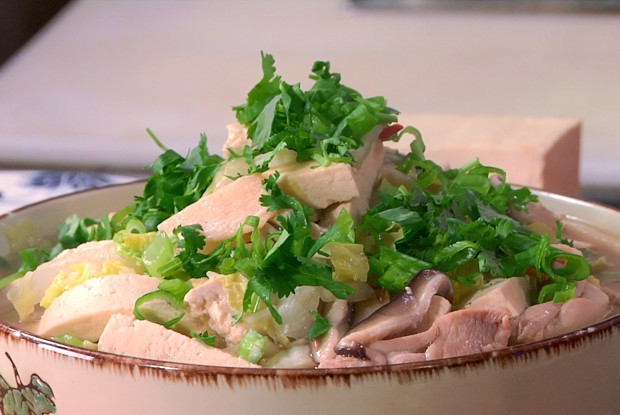 Куриный суп с лапшой и спаржей в китайском стиле