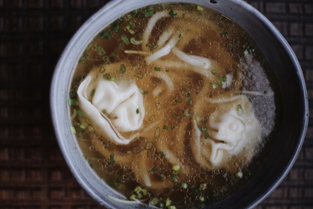 Куриный суп с пельменями и лапшой