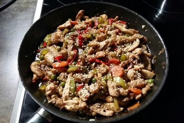 Курочка со сладким перцем и стручковой фасолью по-восточному