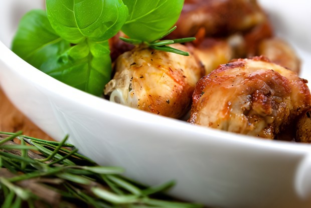 Куропатки на гриле в малиново-мятном маринаде