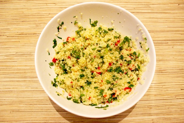 Кускус с чили, зеленью и лимонным соком