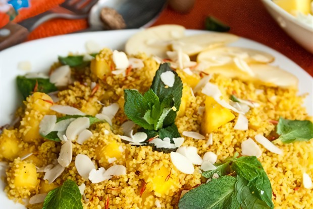Кускус с манго, мятой и куркумой