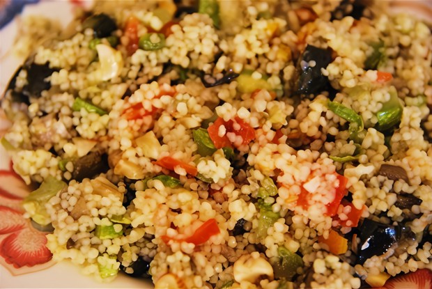 Кускус с овощами, апельсином и орехами