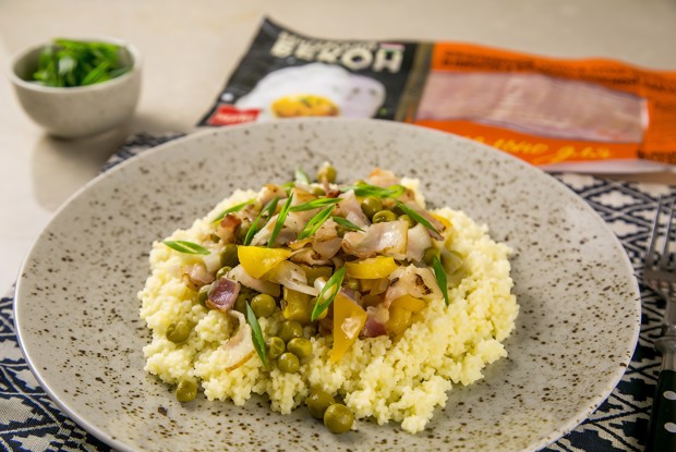 Кускус с овощами и беконом