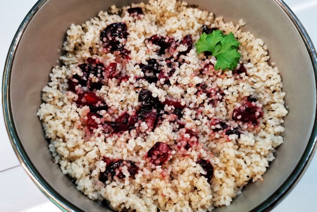 Кускус с топпингом из черешни