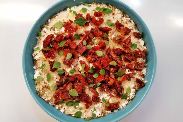 Кускус с творожным сыром и вялеными томатами