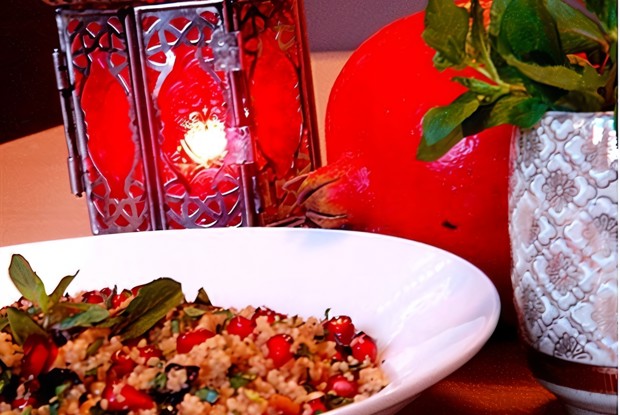 Кускус с зернами граната, кедровыми орешками, изюмом и йогуртом