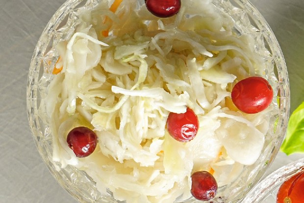 Квашеная капуста с луком и морковью